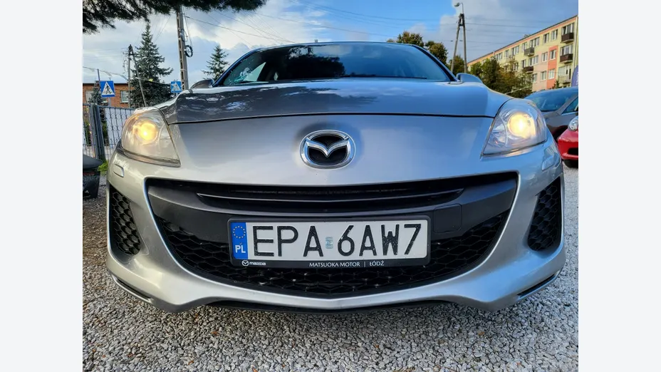 MAZDA 3 -