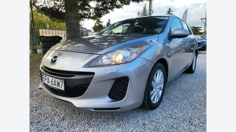 MAZDA 3 -