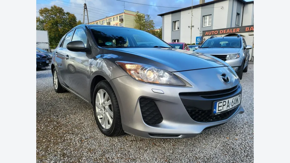 MAZDA 3 -