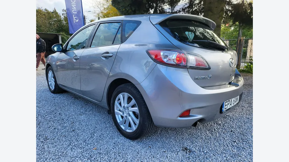 MAZDA 3 -