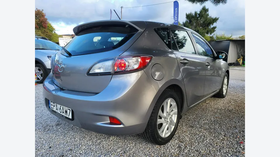 MAZDA 3 -