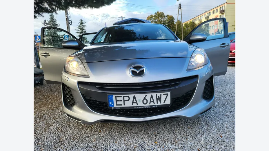 MAZDA 3 -