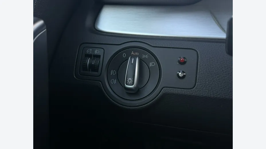 VOLKSWAGEN Passat -