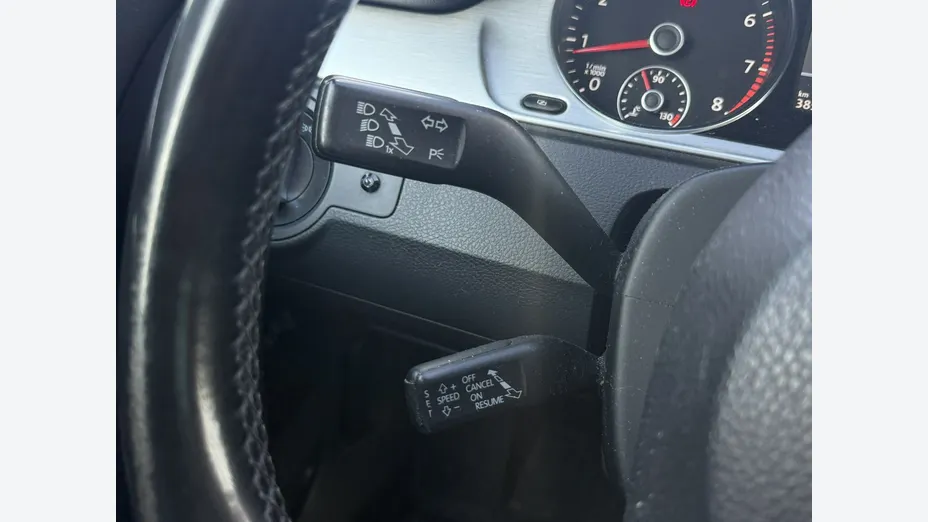 VOLKSWAGEN Passat -