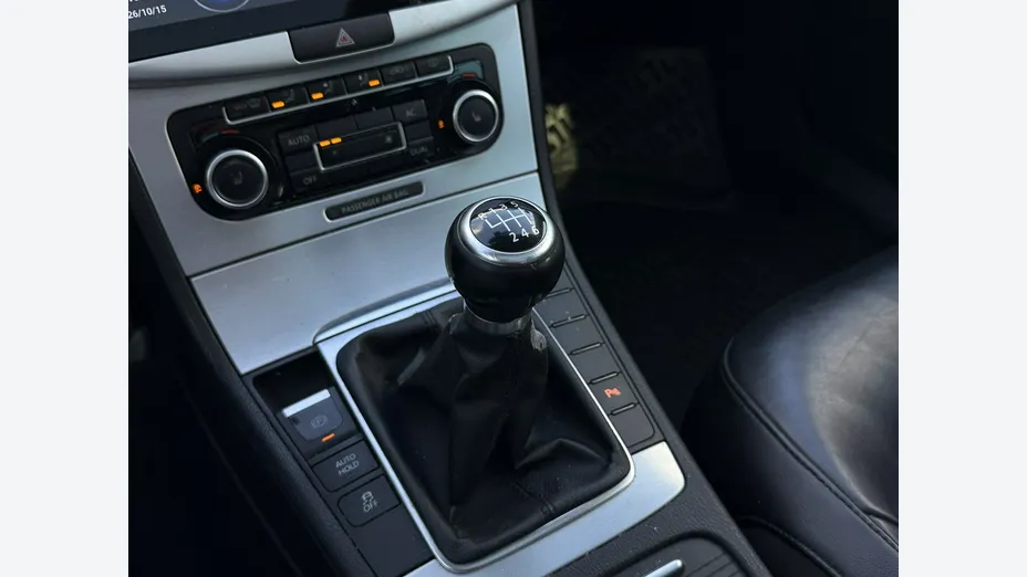 VOLKSWAGEN Passat -