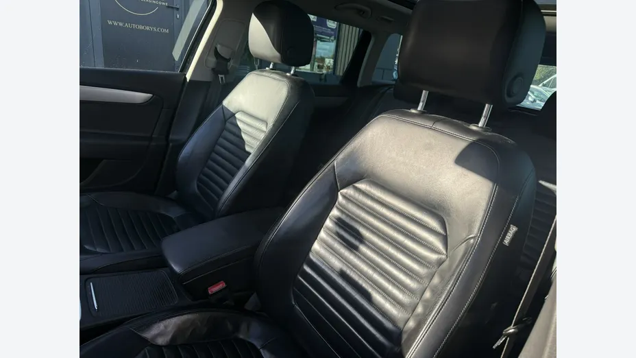 VOLKSWAGEN Passat -