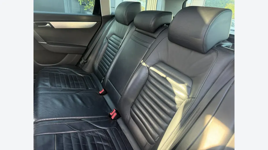 VOLKSWAGEN Passat -
