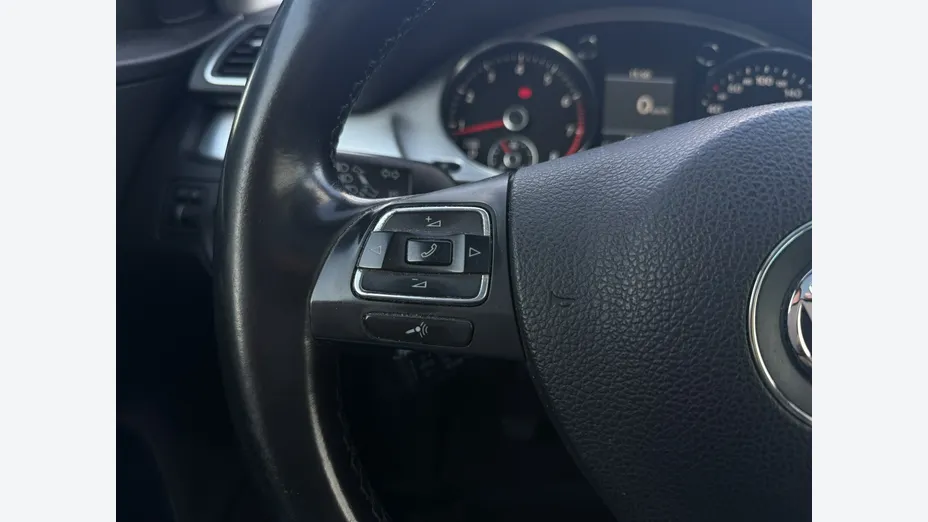 VOLKSWAGEN Passat -