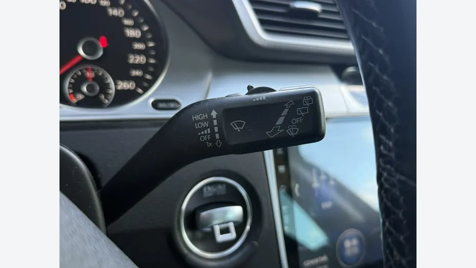 VOLKSWAGEN Passat -