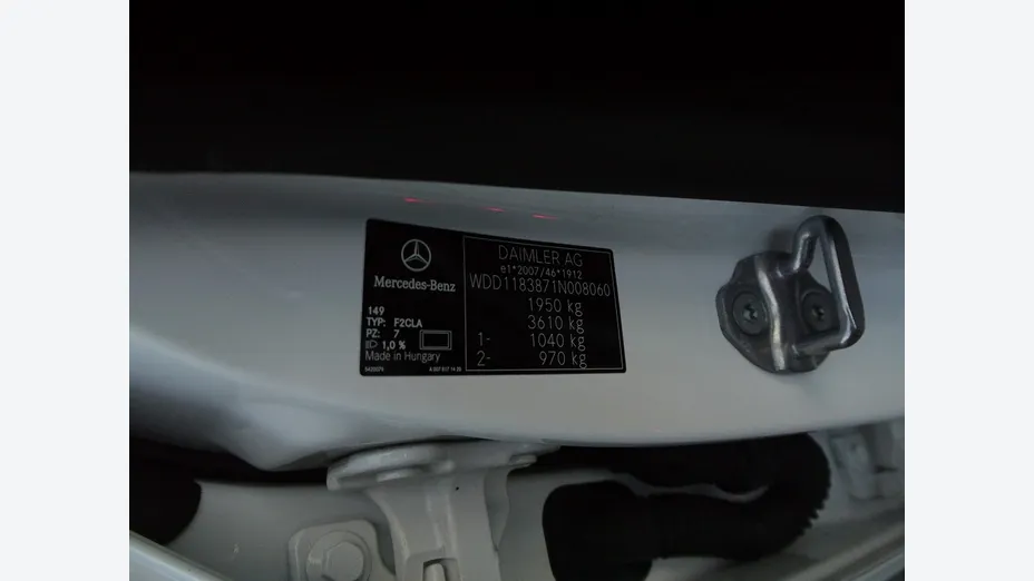 MERCEDES-BENZ CLA -