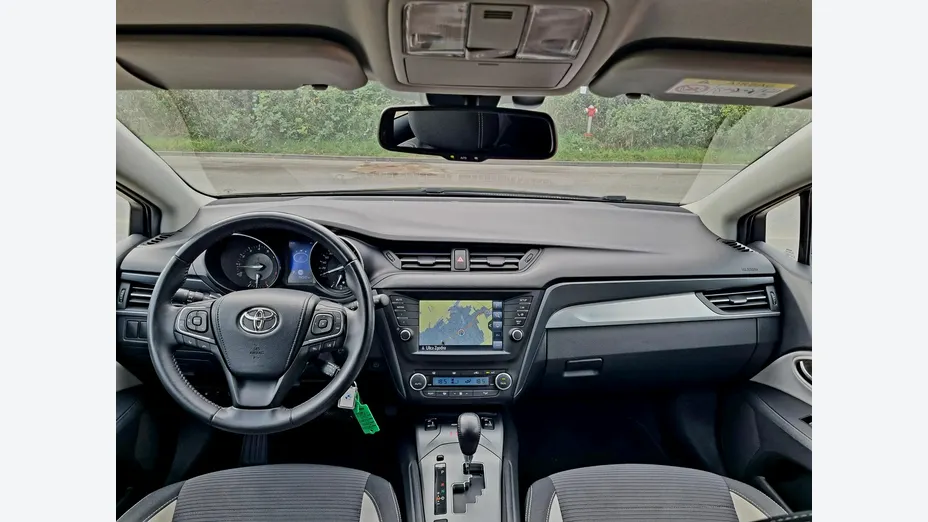 TOYOTA Avensis -