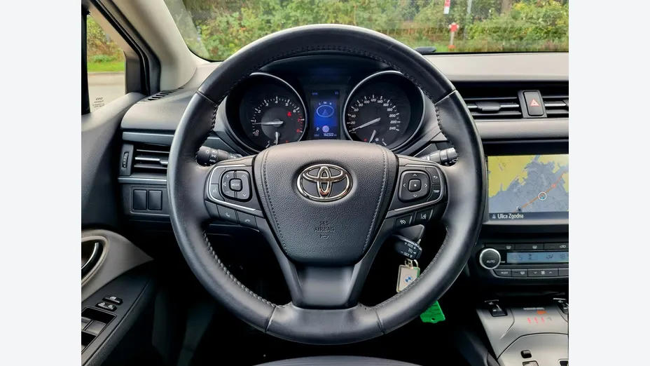TOYOTA Avensis -