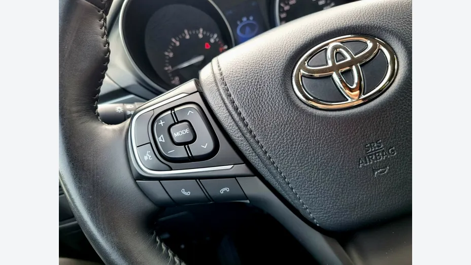TOYOTA Avensis -