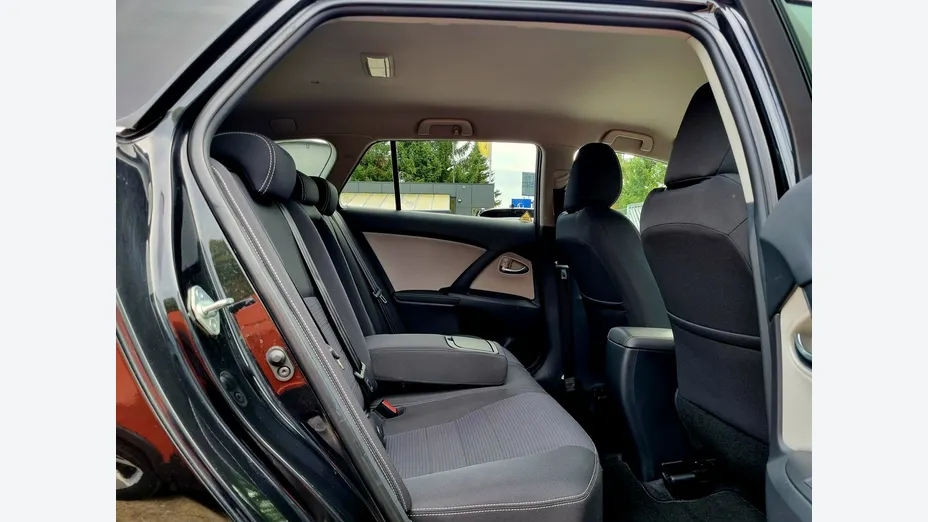 TOYOTA Avensis -