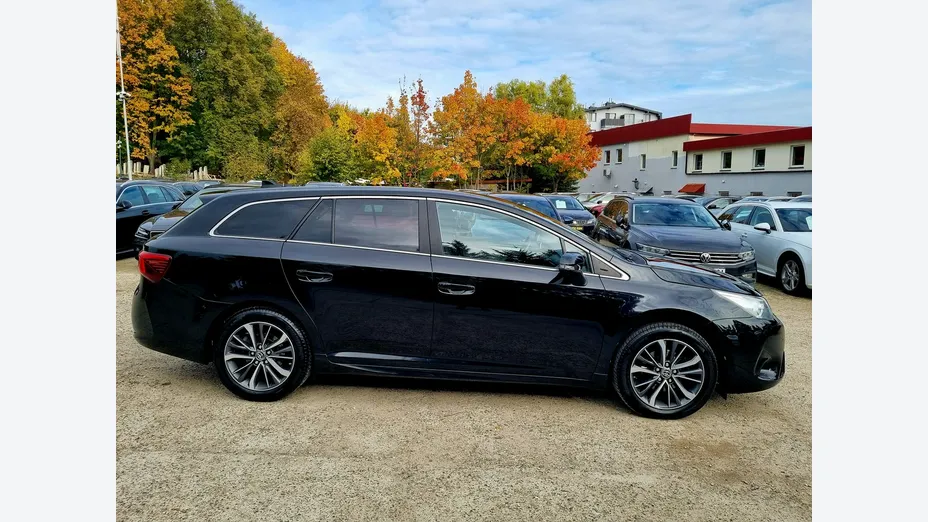 TOYOTA Avensis -