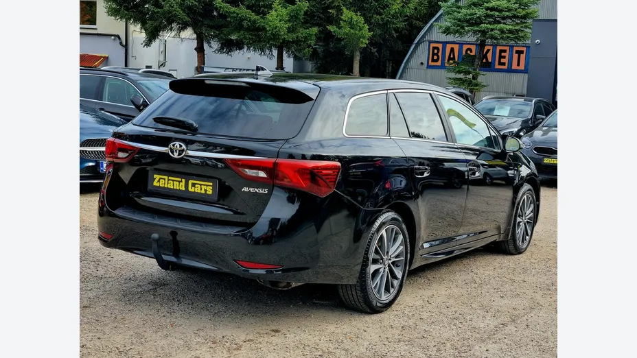 TOYOTA Avensis -