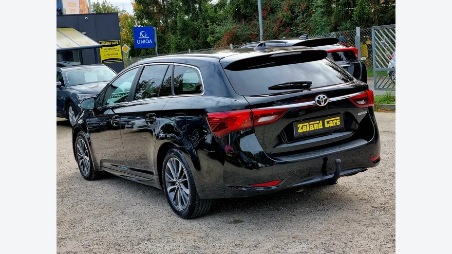 TOYOTA Avensis -