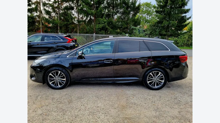 TOYOTA Avensis -