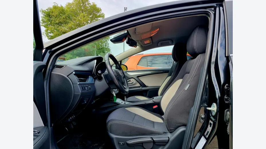TOYOTA Avensis -
