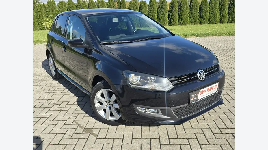 VOLKSWAGEN Polo -