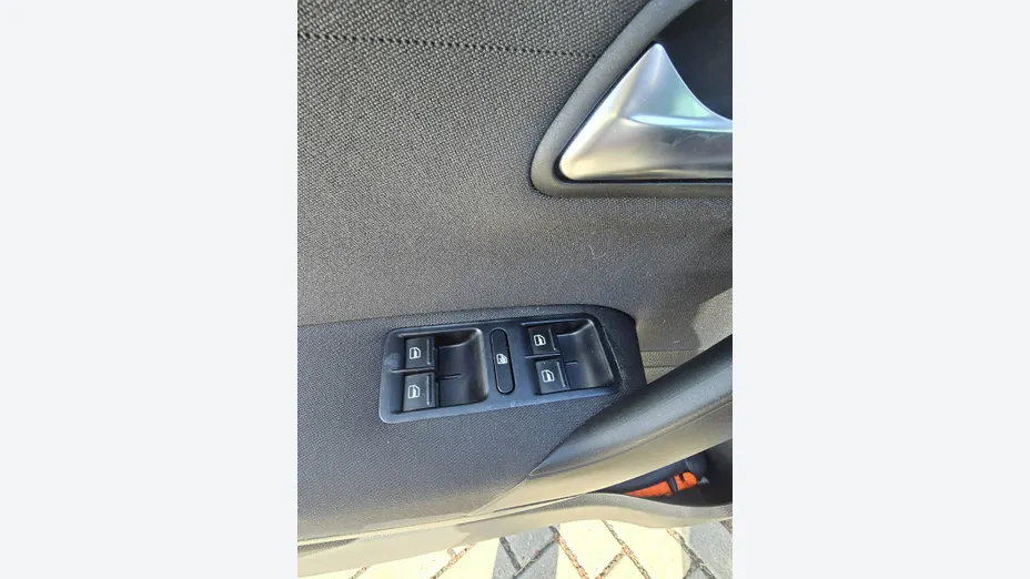VOLKSWAGEN Polo -