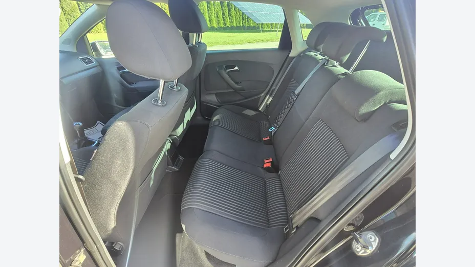 VOLKSWAGEN Polo -