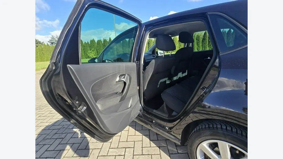 VOLKSWAGEN Polo -