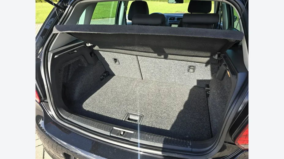 VOLKSWAGEN Polo -
