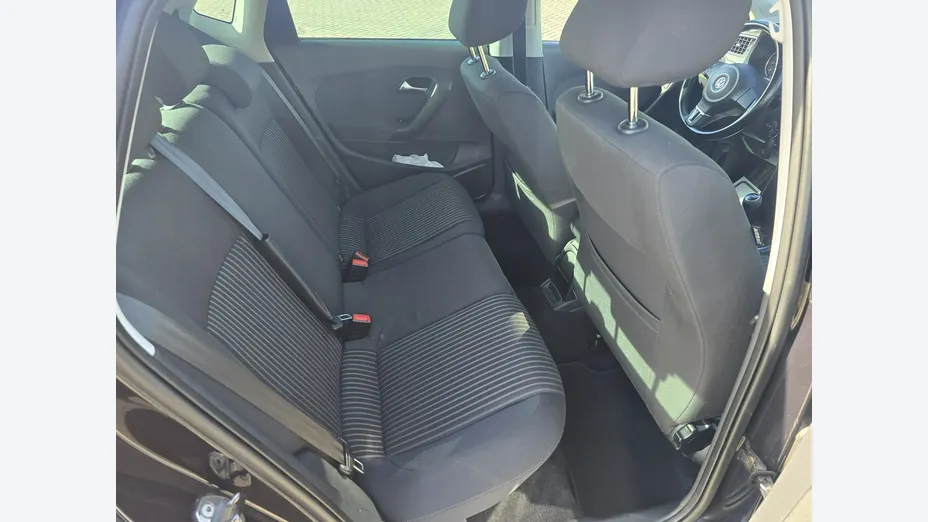 VOLKSWAGEN Polo -