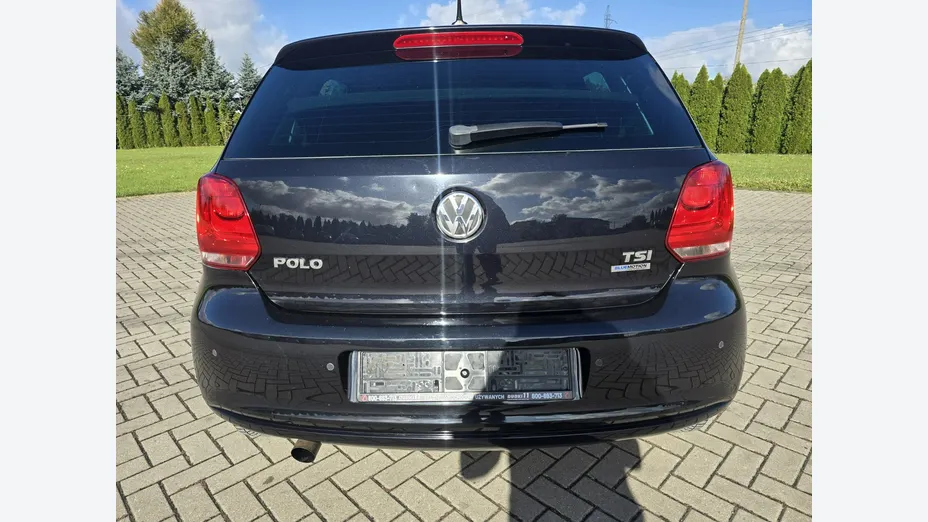 VOLKSWAGEN Polo -