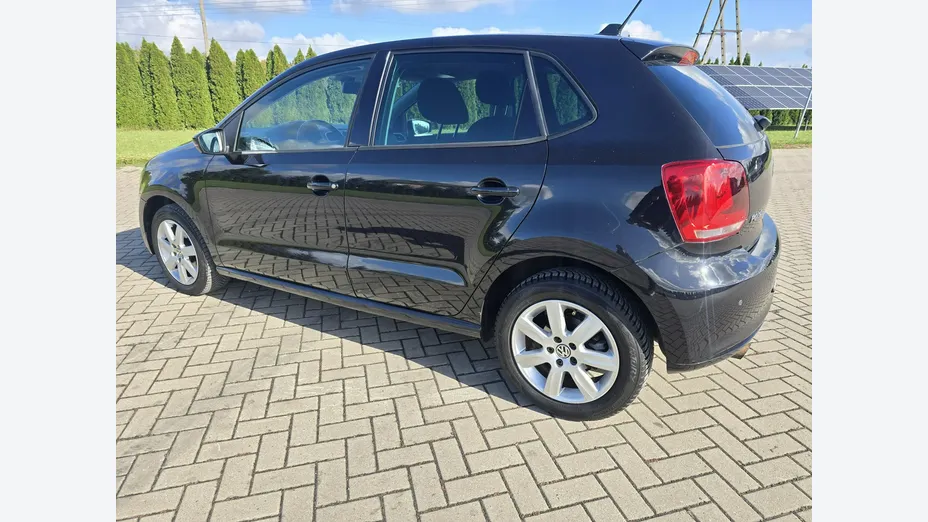 VOLKSWAGEN Polo -