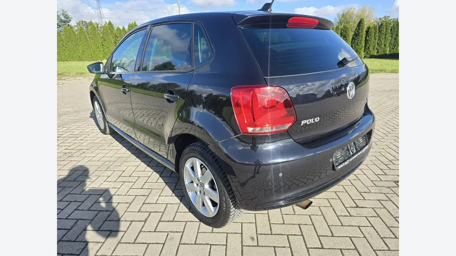 VOLKSWAGEN Polo -