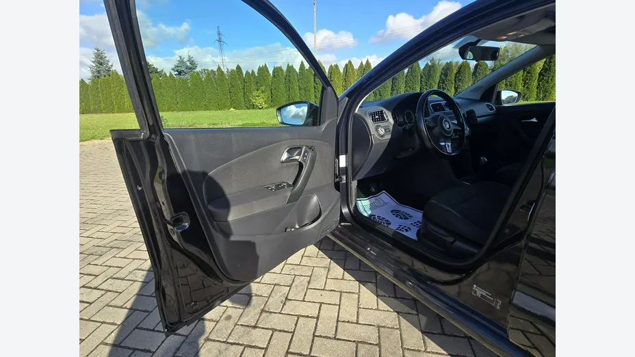 VOLKSWAGEN Polo -