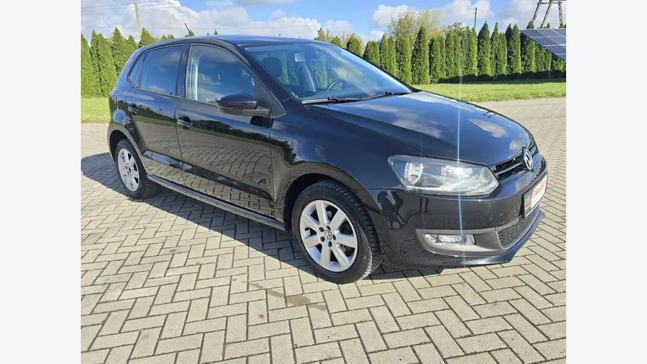 VOLKSWAGEN Polo -