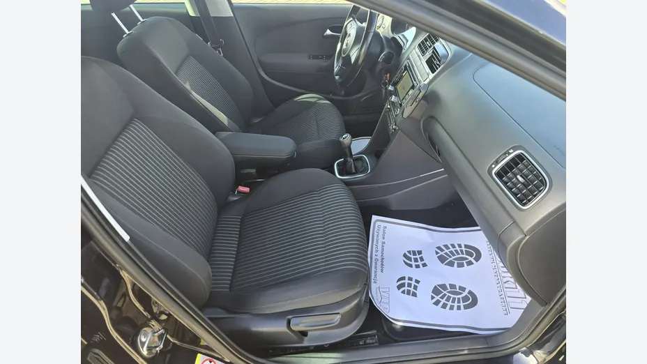 VOLKSWAGEN Polo -