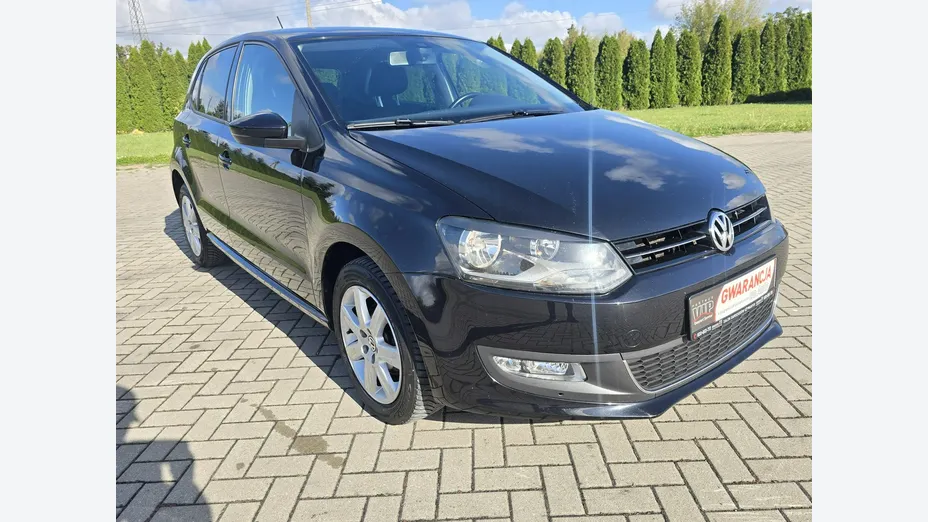 VOLKSWAGEN Polo -
