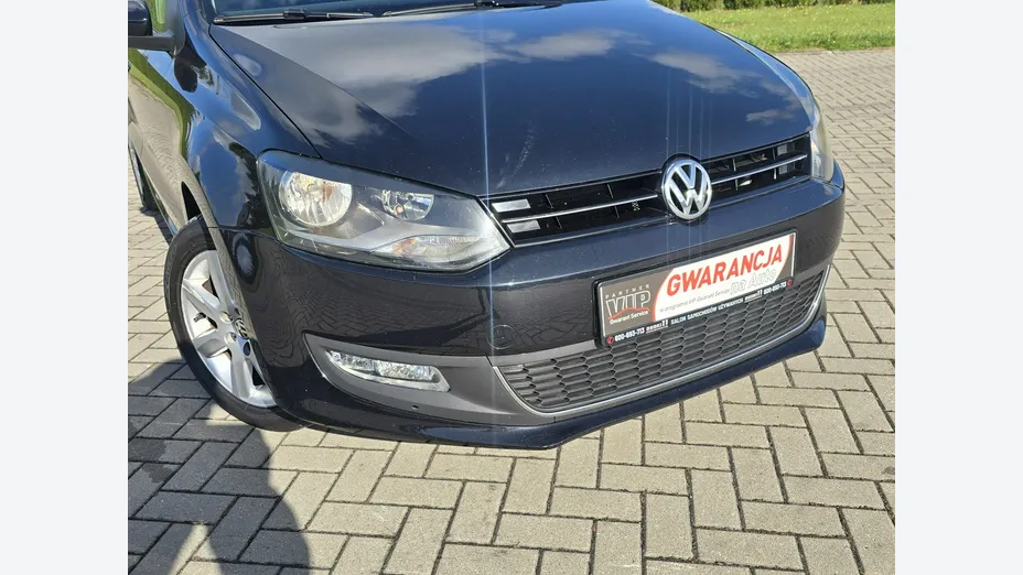 VOLKSWAGEN Polo -