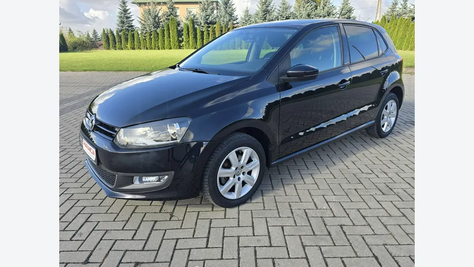 VOLKSWAGEN Polo -