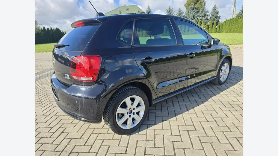 VOLKSWAGEN Polo -