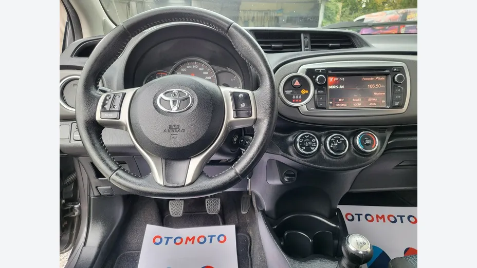TOYOTA Yaris -