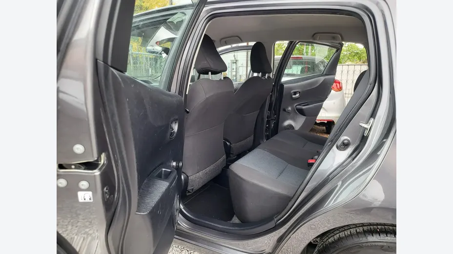 TOYOTA Yaris -