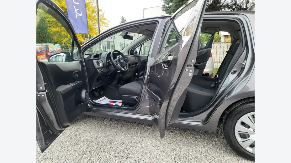 TOYOTA Yaris -