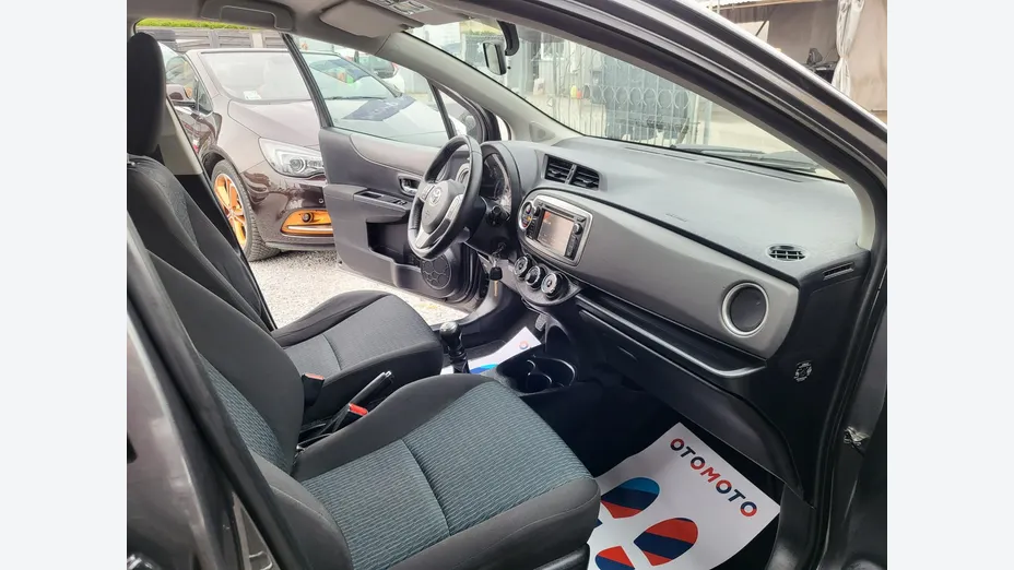 TOYOTA Yaris -