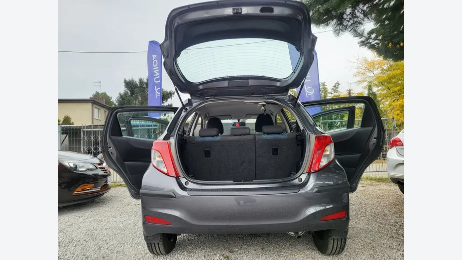 TOYOTA Yaris -