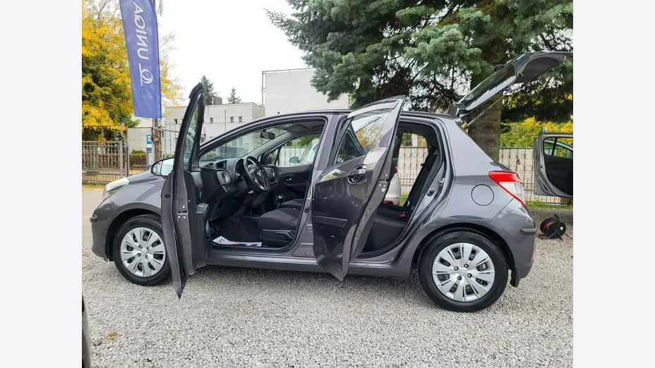 TOYOTA Yaris -