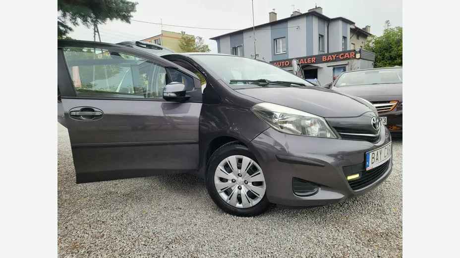 TOYOTA Yaris -