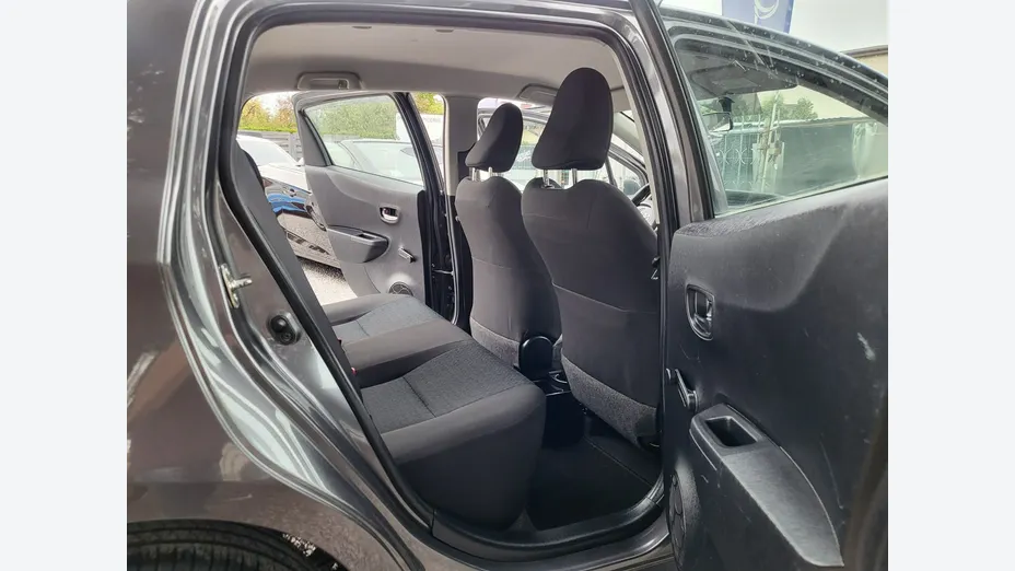 TOYOTA Yaris -