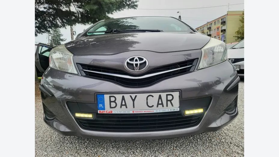 TOYOTA Yaris -