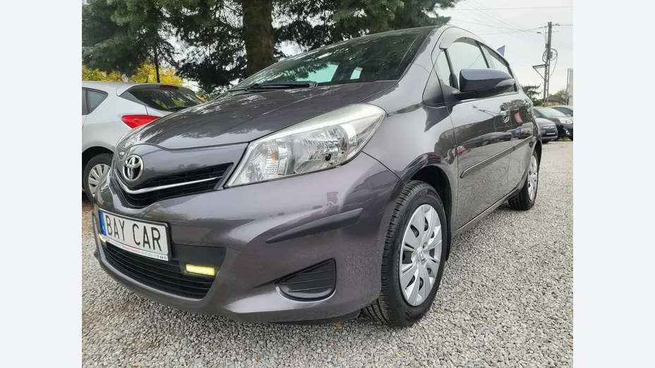 TOYOTA Yaris -