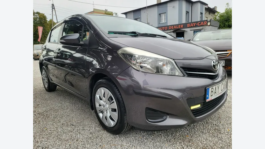 TOYOTA Yaris -